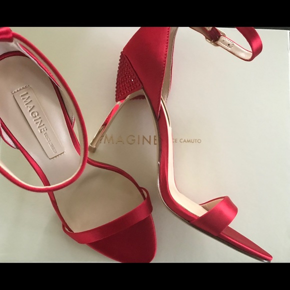 NEW Vince Camuto Red Satin Heels Imagine - Picture 4 of 4